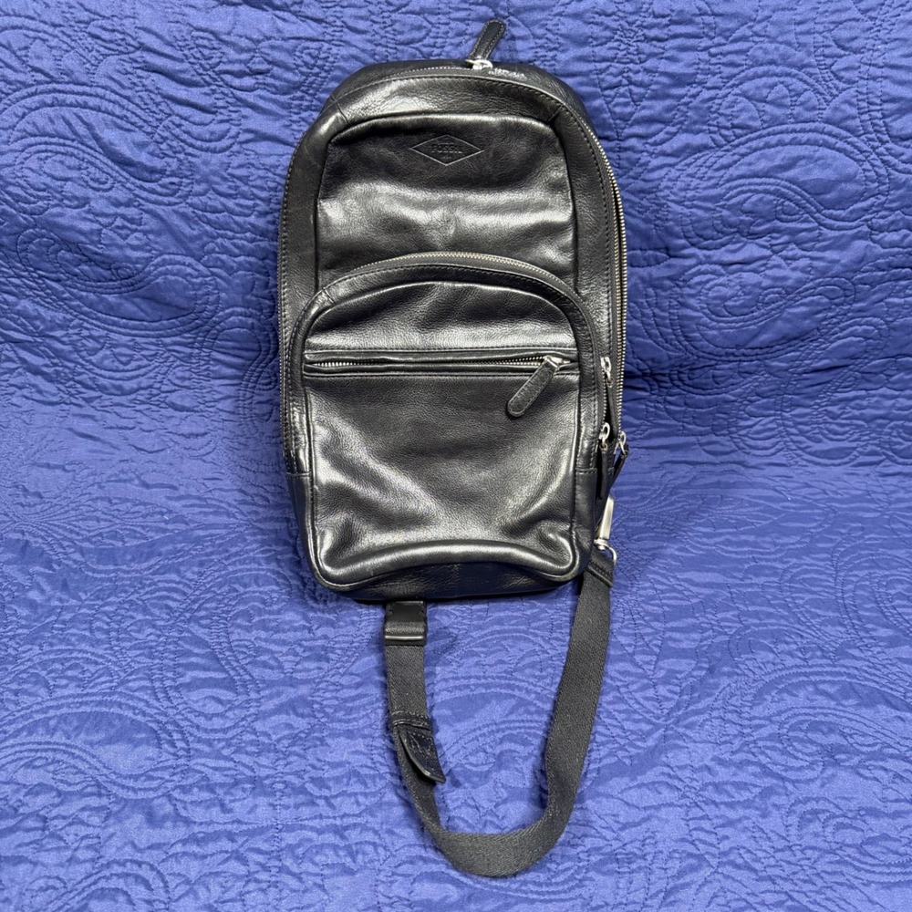 Fossil Mens Black Leather Sling Bag Crossbody Backpack Zipper Pockets Read